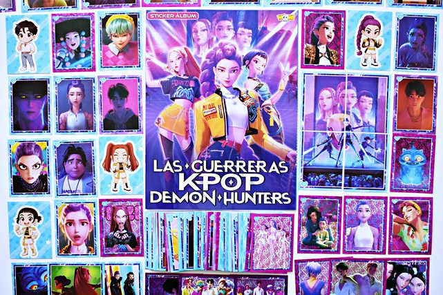 . 01 Álbum Las Guerreras KPop [Demon Hunter]: Álbum Completo A Pegar foto 1